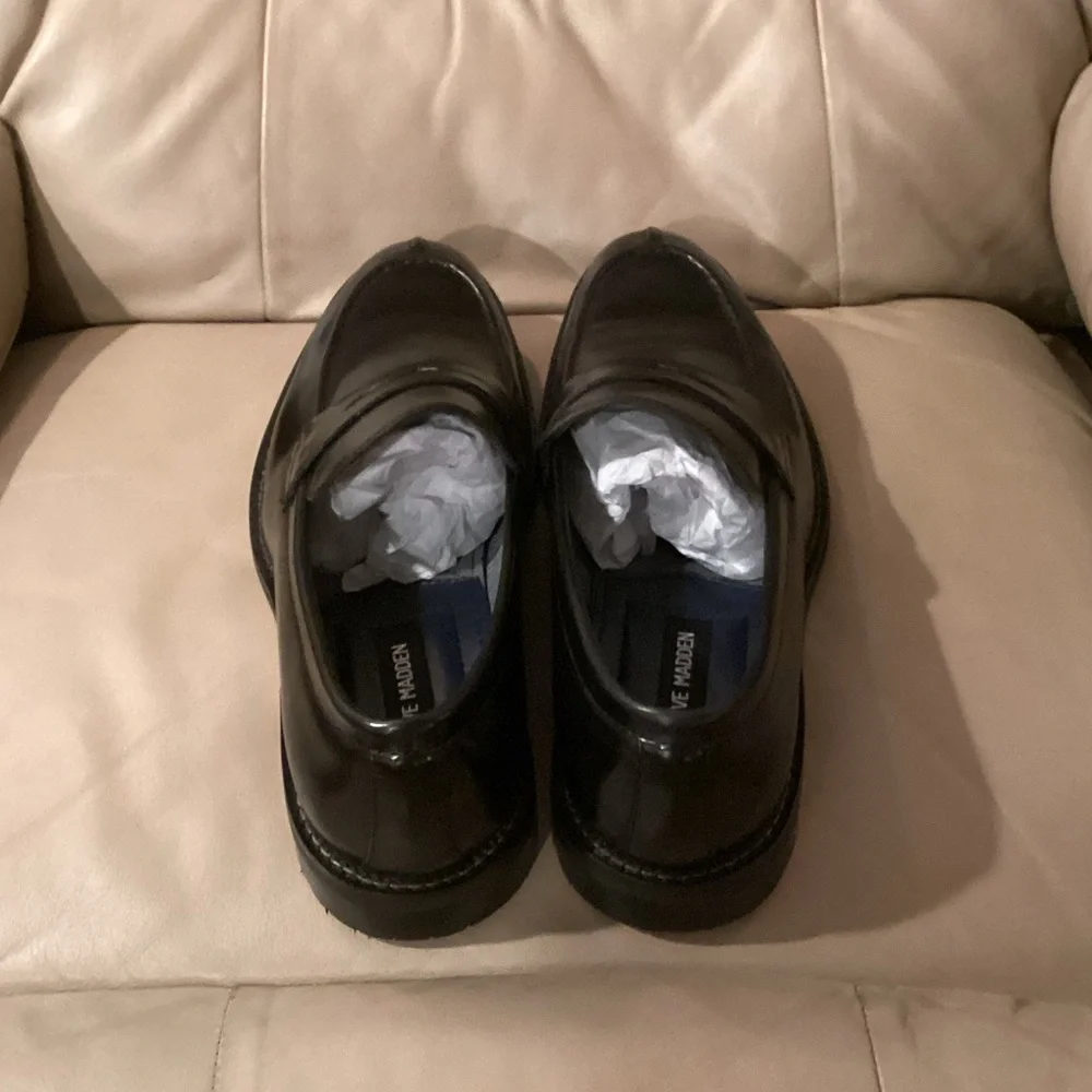 Steve Madden Black Gloss Leather Slip-On Penny Loafers